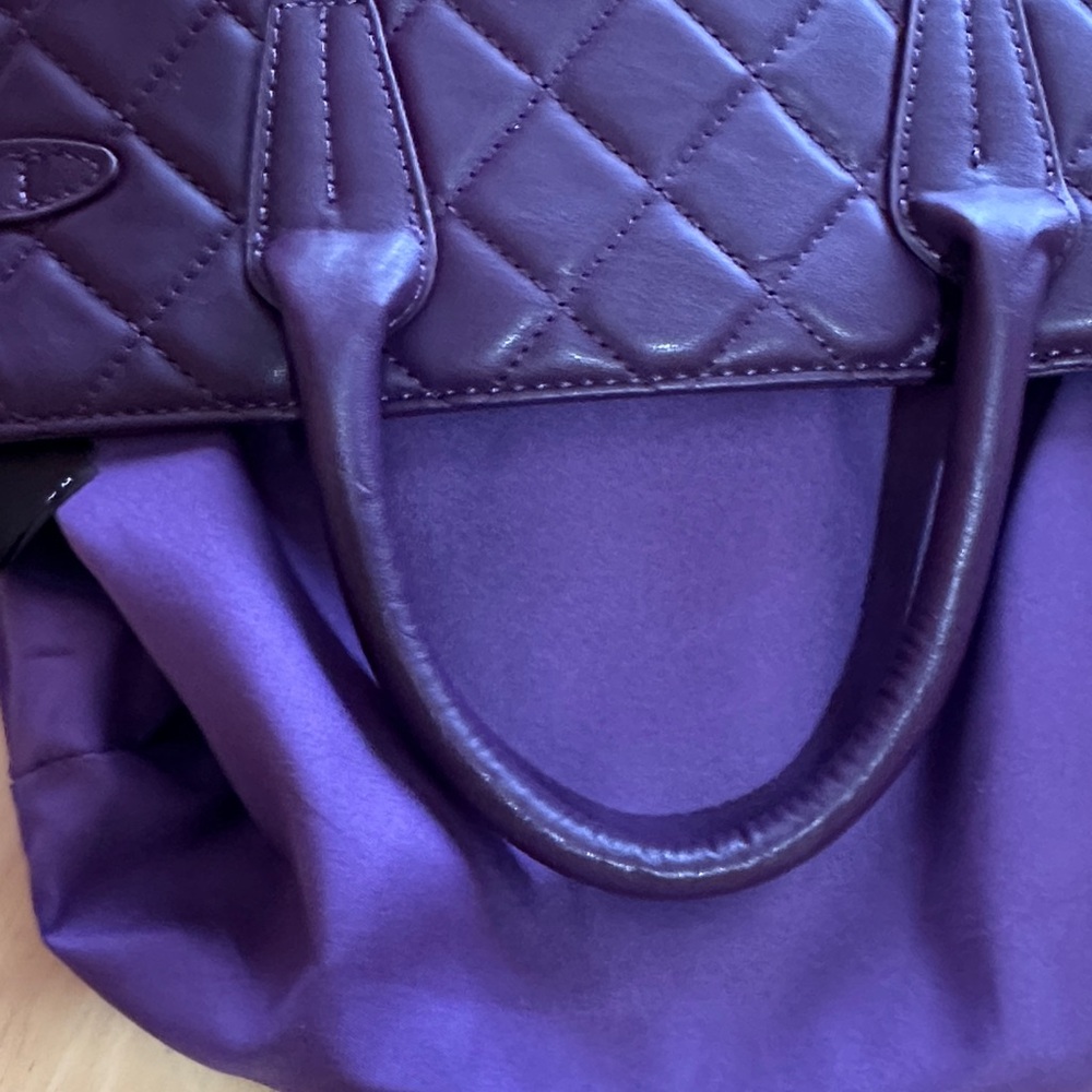 Badgley Mischka Elegant Purple Quilted Handbag - Picture 8 of 9